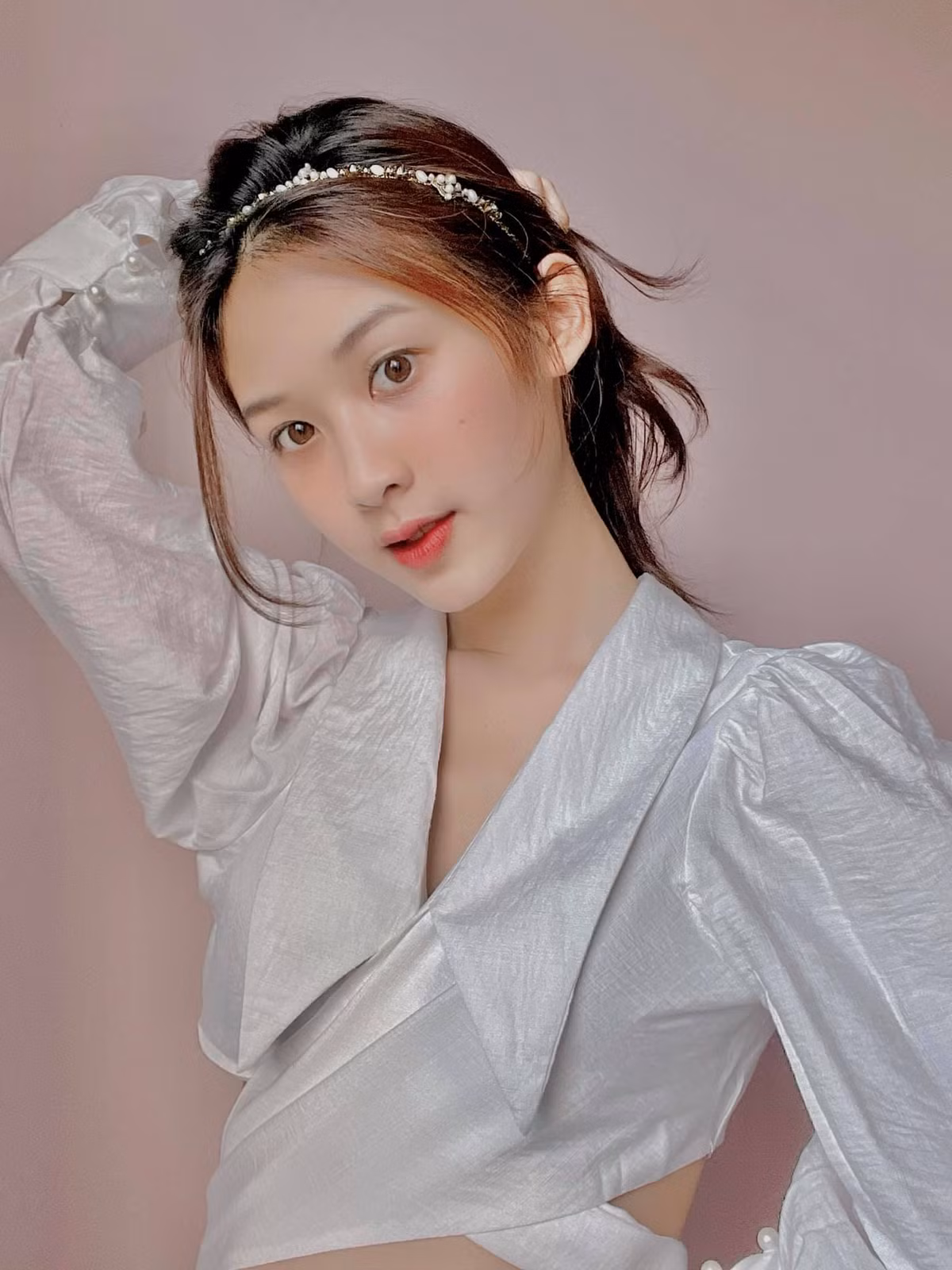 Bất ngờ được nhiều người quan tâm, nữ sinh năm 2 cho biết cô thấy rất vui và không coi đó là "mối phiền".
