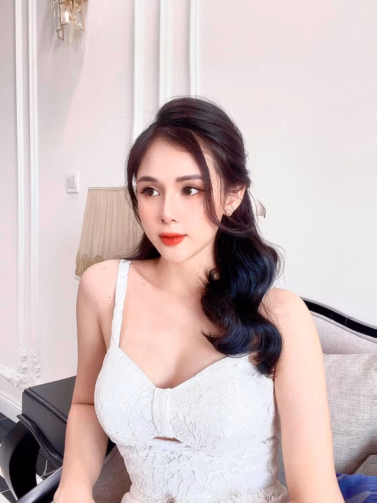 Những bức ảnh diện trang phục gợi cảm của người đẹp luôn thu hút hàng nghìn lượt thích. Ảnh: Tổng hợp