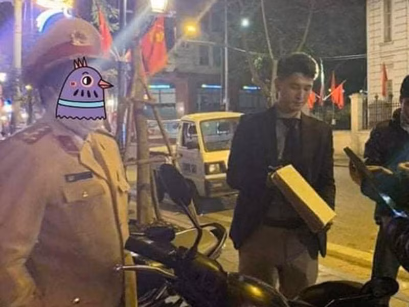 Trong tháng 2/2021, Huỳnh Anh gây tai nạn giao thông khi mở cửa ô tô nhưng thiếu quan sát.