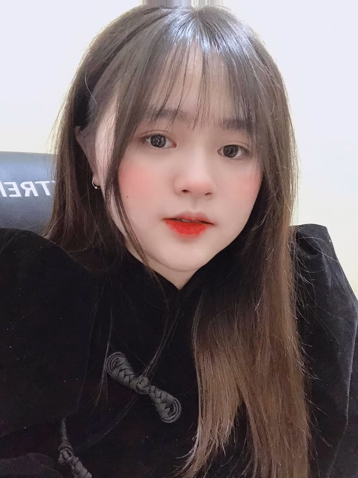 Cô nàng cũng từng tận dụng sự nổi tiếng đó để kinh doanh tuy nhiên lại nhận về nhiều ý kiến trái chiều.