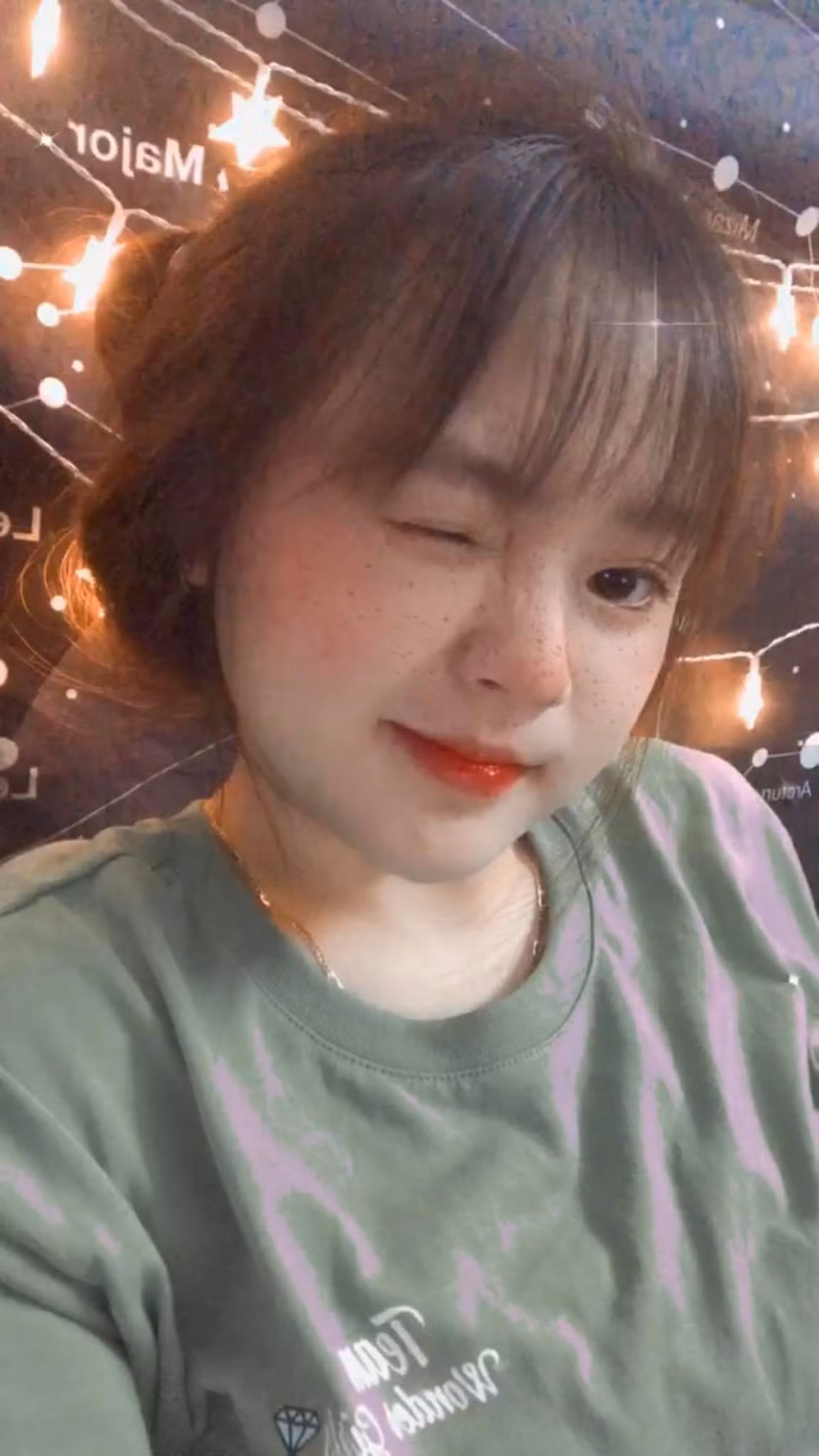 Sở hữu gương mặt bầu bĩnh cùng giọng nói đậm chất miền Trung ngọt ngào, đoạn video của Thế Trâm vẫn được chia sẻ rộng rãi trên khắp các diễn đàn vào mỗi mùa Trung thu. Ảnh: FBNV