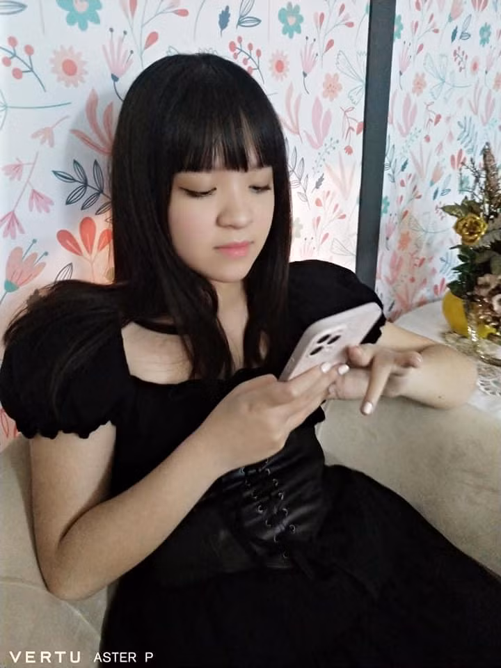 Trong số những người con của bà Phương Hằng đáng chú ý nhất là cô con gái có ngoại hình cực kì xinh xắn, dễ thương - Natalie.