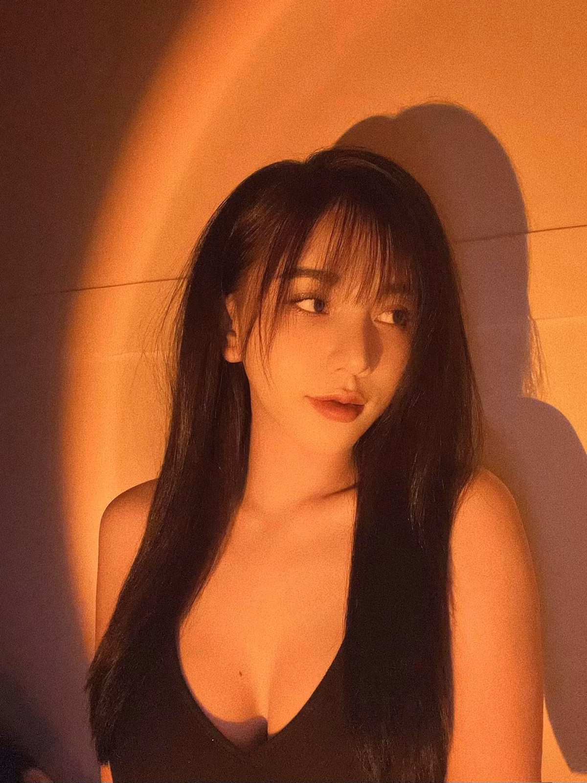 Thân hình nhỏ nhắn với ba vòng bốc lửa được nàng hot girl khoe khéo trong không ít bức hình đăng tải trên trang cá nhân.