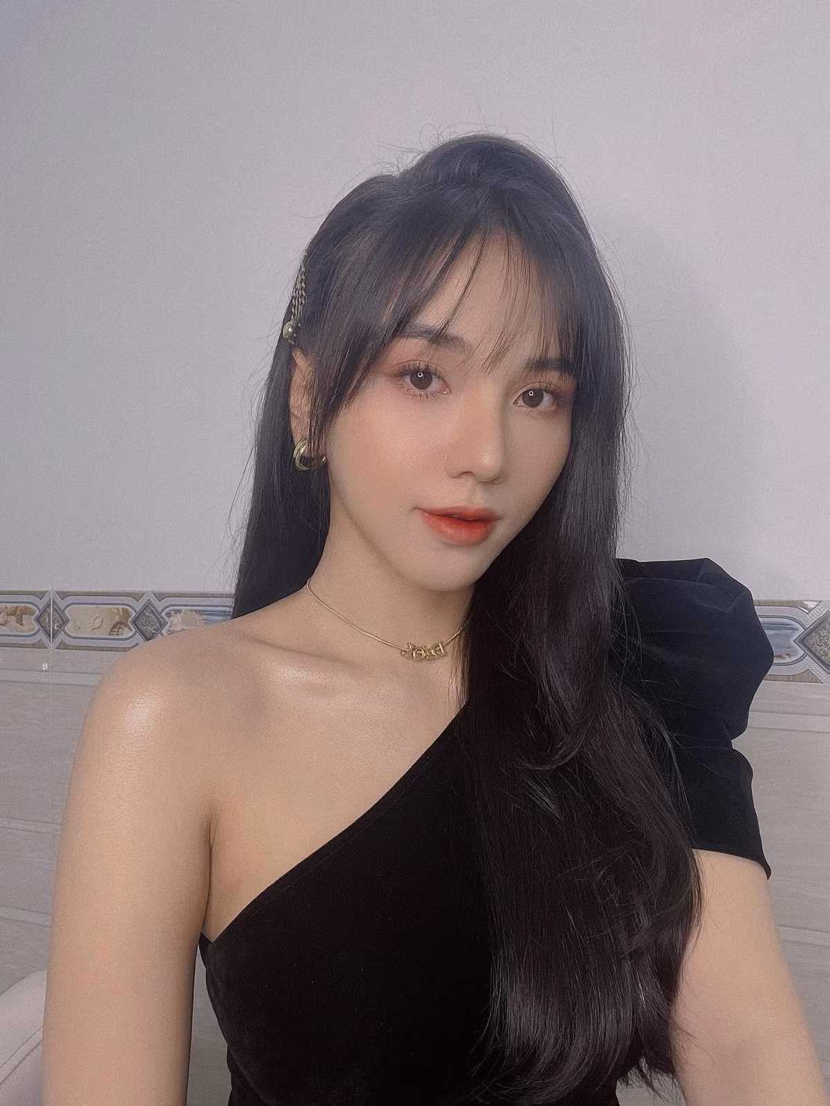 Mối tình "chị ơi, em yêu anh" của họ từ lâu đã nhận được rất nhiều sự ngưỡng mộ trong làng bóng đá. Ảnh: FBNV