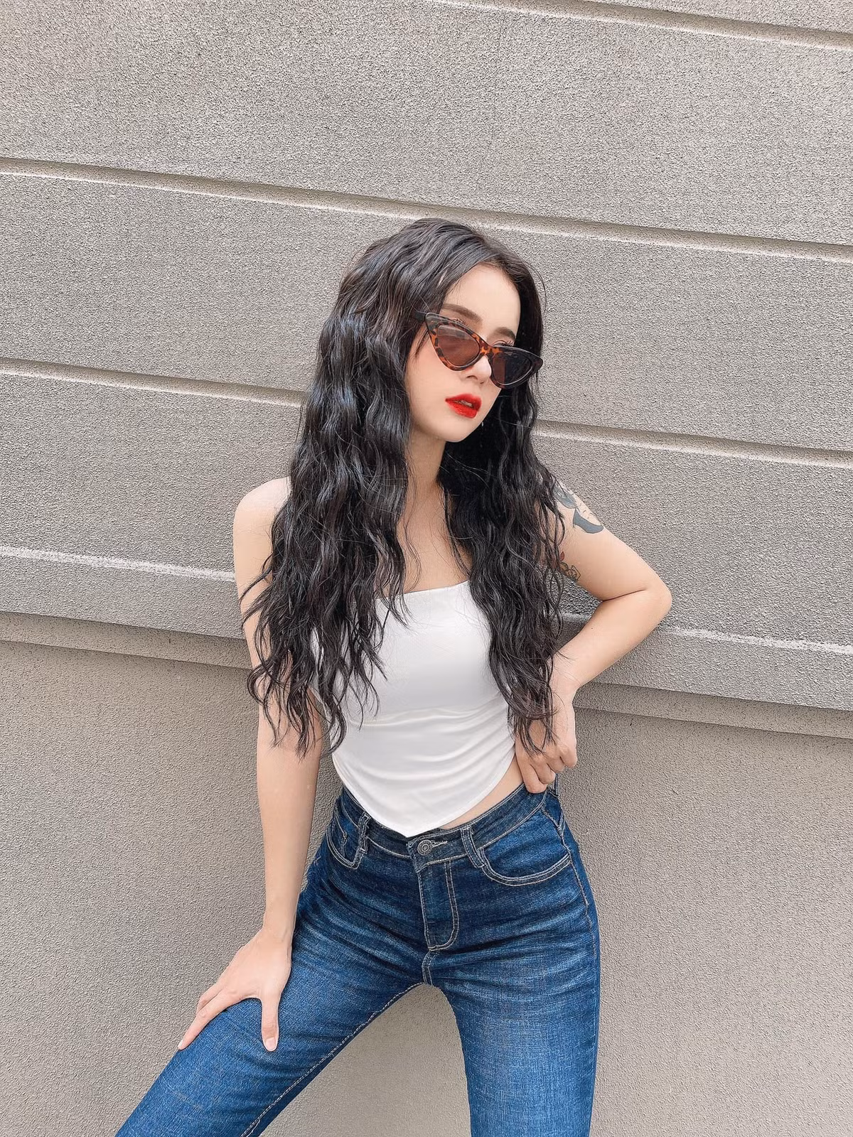 Vượt qua nhiều khó khăn, cô nàng hy vọng bản thân vẫn tiếp tục theo đuổi nghề mẫu ảnh và có nhiều thời gian chăm sóc, xây dựng cho gia đình mình. Ảnh: FBNV