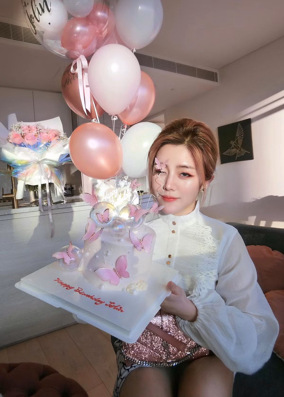 Dù đang sinh sống và làm việc tại Úc nhưng Thoại Liên vẫn nhận về sự quan tâm lớn của cư dân mạng Việt.