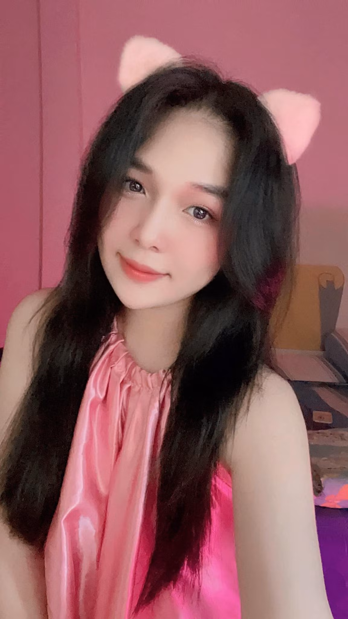 Sở hữu nhan sắc nổi bật, Kiều Oanh từng là mẫu ảnh có tiếng. Cô còn là gương mặt đại diện cho một số sản phẩm làm đẹp.