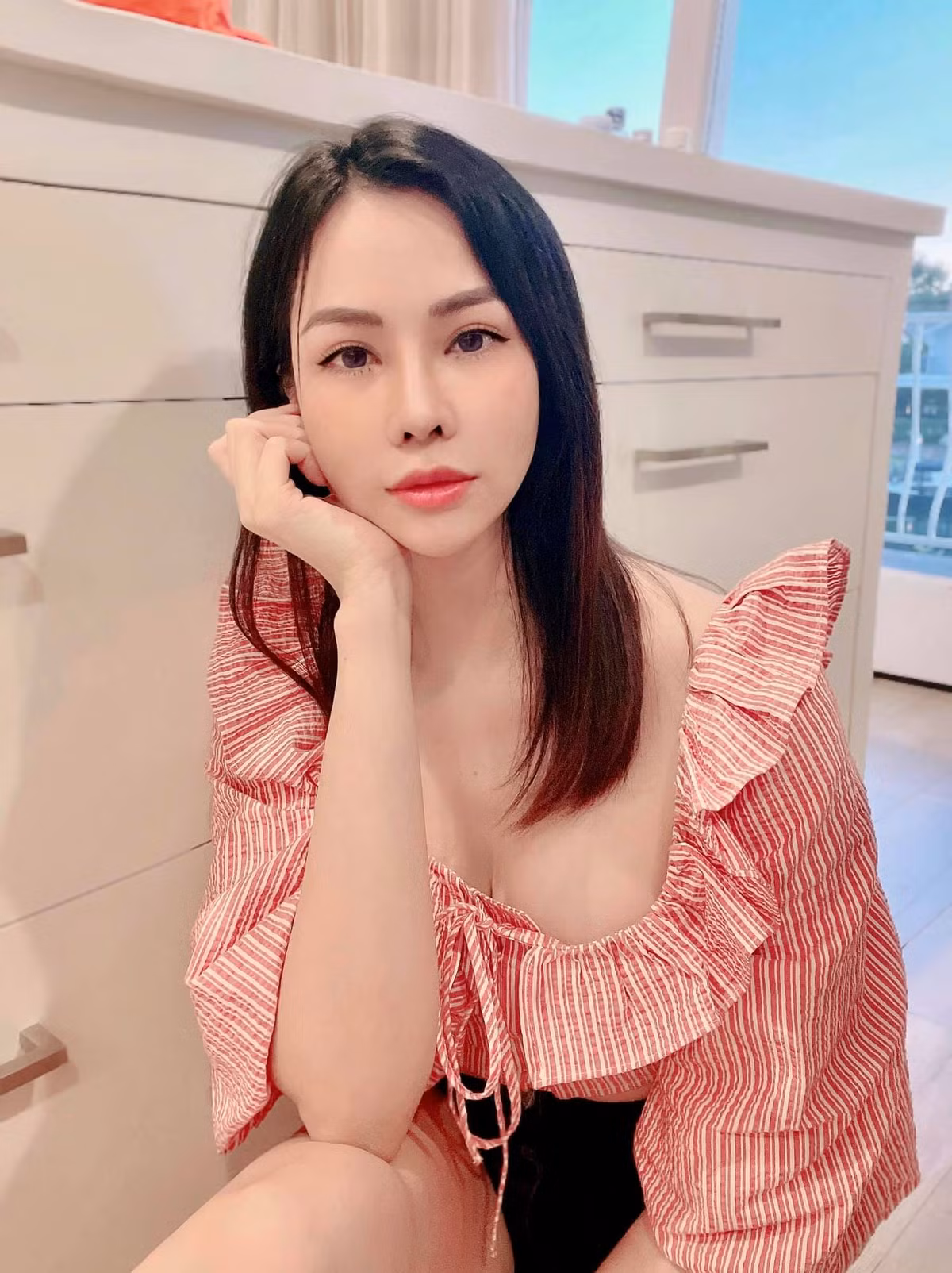 Được biết đến là con dâu tỷ phú Hoàng Kiều, Đào Lan Phương không phụ sự mong đợi của netizen khi thường xuyên cập nhật hình ảnh trên trang cá nhân hết sức sang chảnh, xinh đẹp.