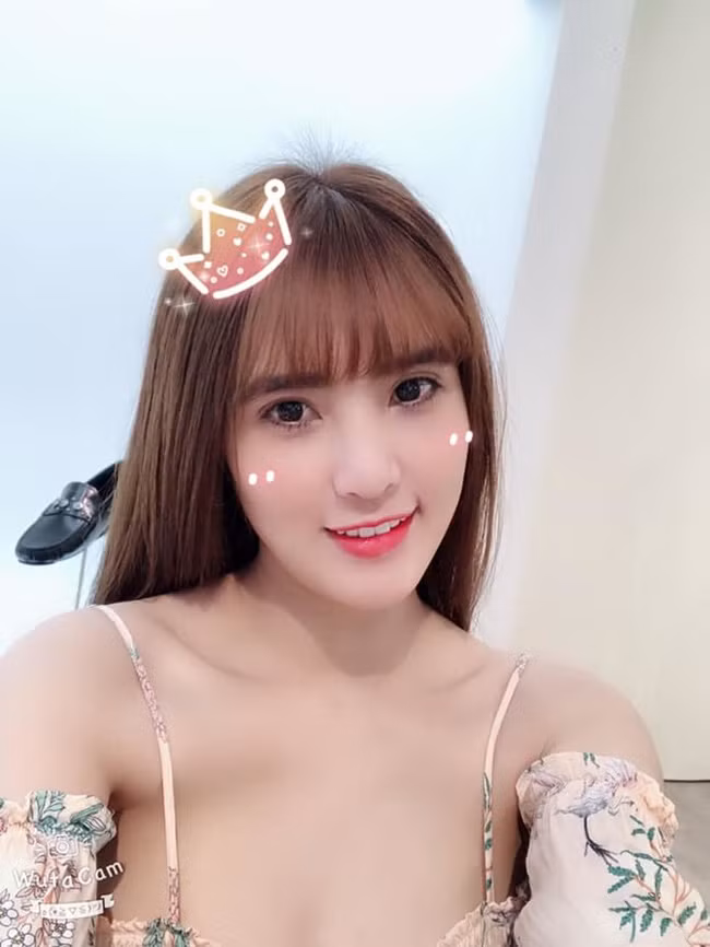 Khánh Chi từng kết hôn vào 2014 nhưng cả hai đã chia tay nhau trong im lặng sau một thời gian sống chung.