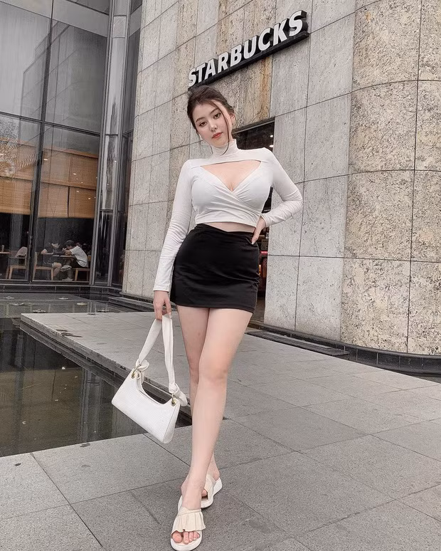 Với nét mặt có phần rất Tây và gu ăn mặc cá tính, nàng hot girl luôn ghi điểm trong mỗi bức hình hay đoạn video trên mạng xã hội.