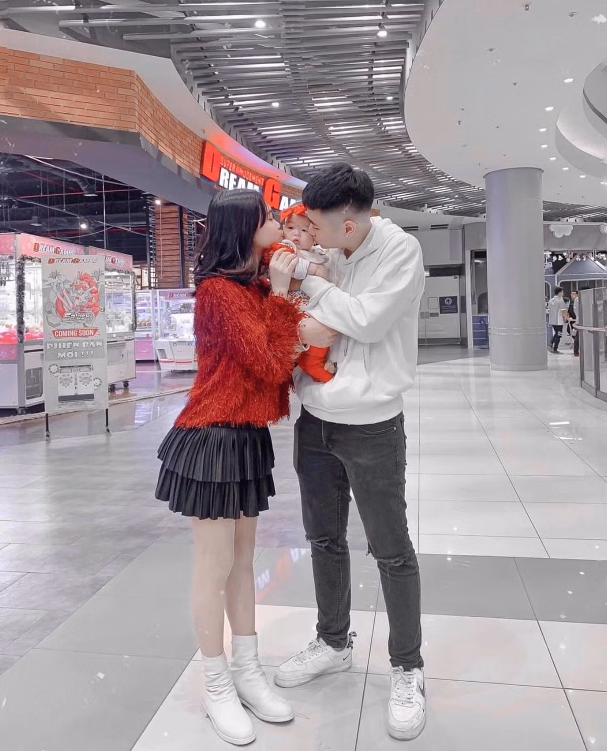 Nhan sắc của Chi Bé cũng thay đổi đáng kể từ khi lập gia đình. Ảnh: Tổng hợp
