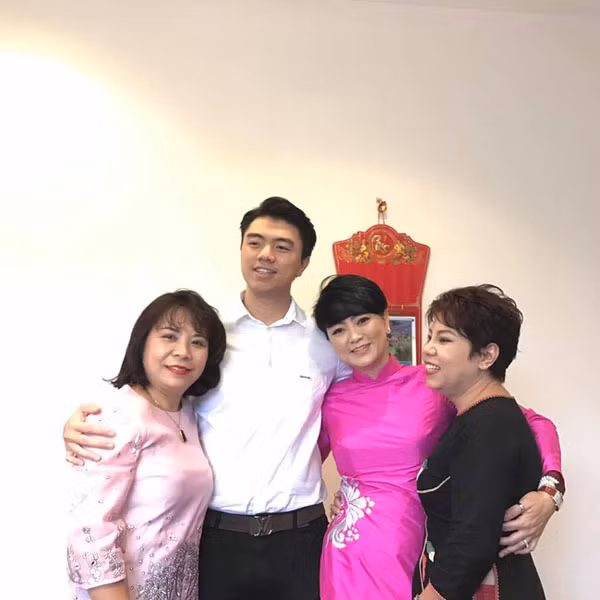 Sinh ra và lớn lên trong 1 gia đình có truyền thống giáo dục nên ngay từ khi còn nhỏ, cô đã được truyền đạt nhiều kiến thức và kinh nghiệm giảng dạy.