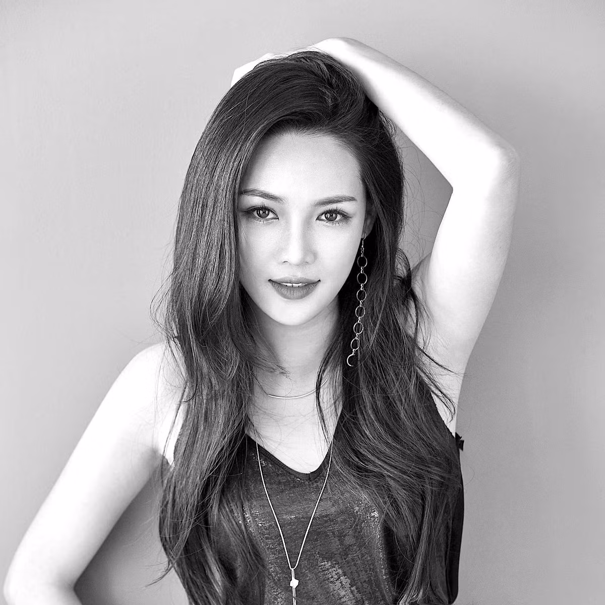 Vũ Thanh Quỳnh cũng lập ra kênh Youtube riêng và bắt đầu tiến vào con đường Vlogger, cô liên tục chia sẻ về công việc mới trên trang cá nhân và kêu gọi mọi người vào theo dõi kênh ủng hộ.