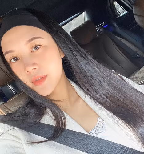 Dù đã lấy chồng sinh con nhưng cựu tiếp viên hàng không Vũ Ngọc Châm vẫn nhận được sự quan tâm từ cộng đồng mạng.