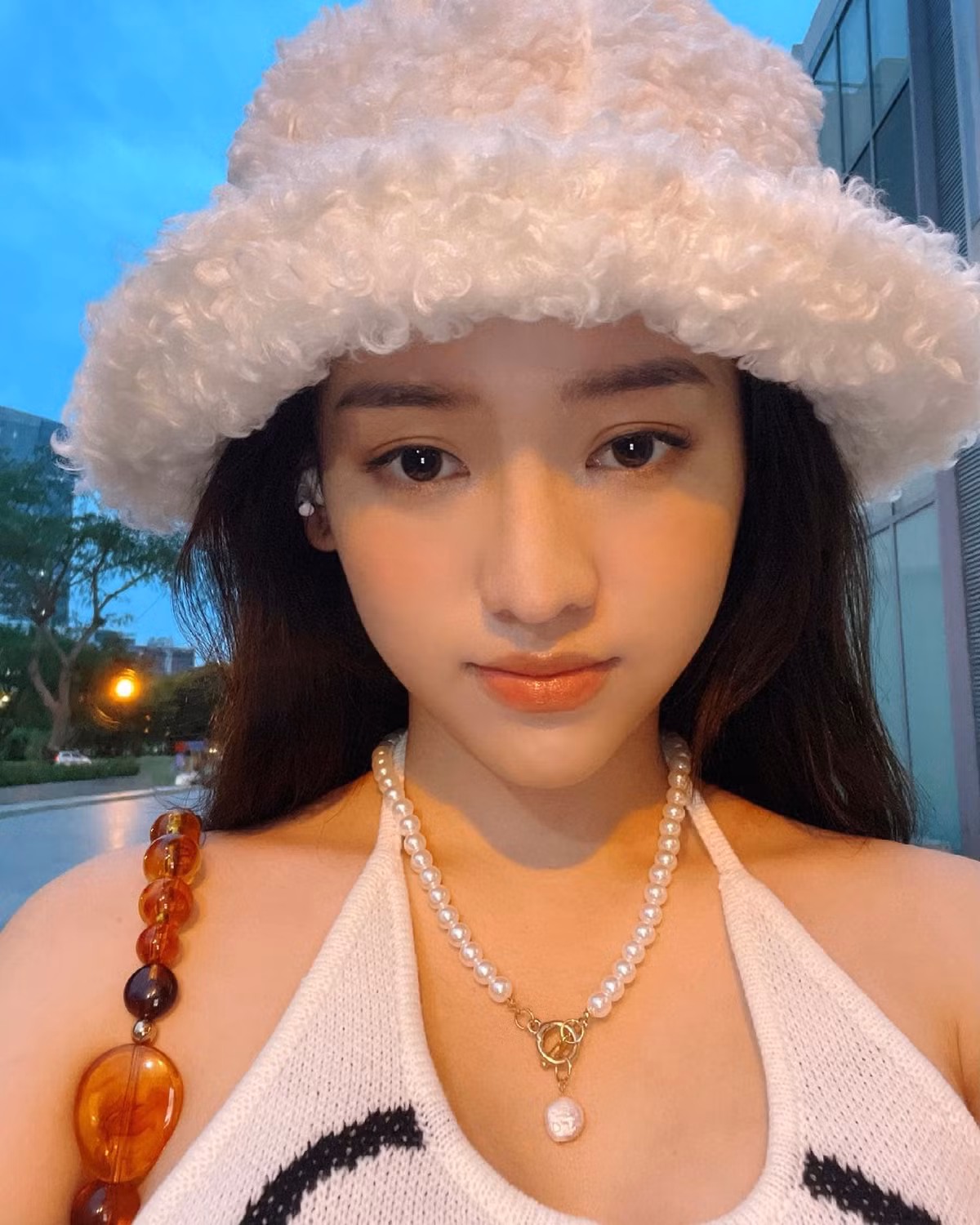 Cô nàng thậm chí còn mạnh tay chi tiền tỉ để trùng tu nhan sắc. Từ một cô gái ngây thơ, Thúy Vi lột xác thành một hot girl với vòng một nóng bỏng. Ảnh: Tổng hợp