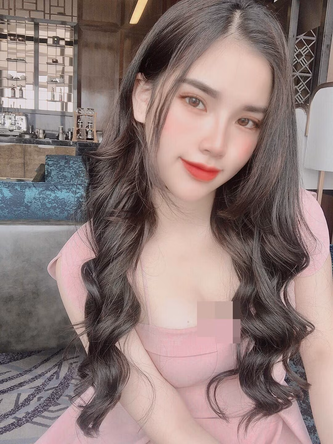 Cô nhận được ủng hộ lớn từ bạn bè khi tham gia "đấu trường" sắc đẹp. Ảnh: FBNV