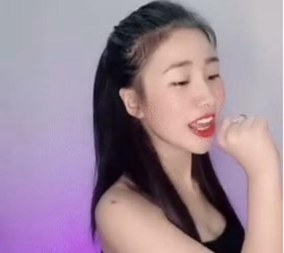 Những đoạn nhảy của cô "vợ quốc dân" này vẫn nhận về nhiều tương tác nhưng không nhiều bình luận tích cực như trước.