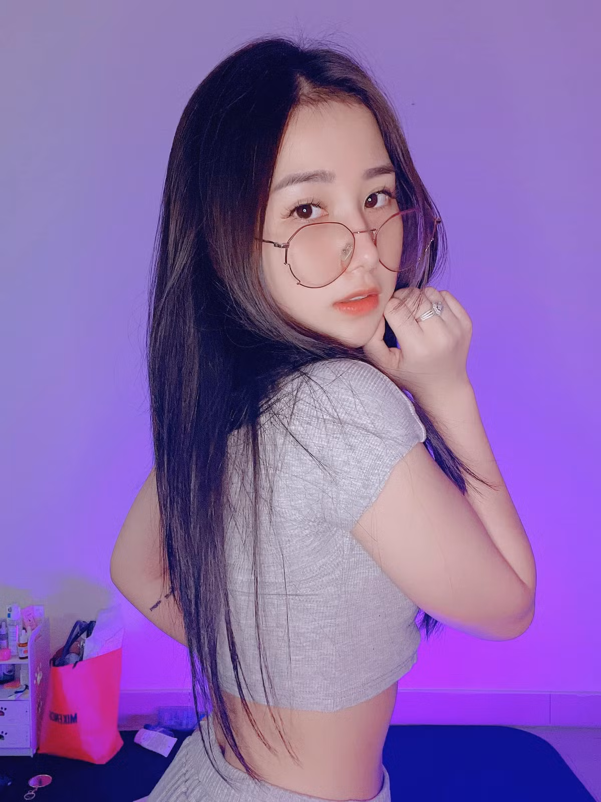 Trang TikTok của Tiểu Hý đã có hàng triệu lượt follow. Ngoài ra, toàn bộ những video gần đây đều sở hữu lượt xem lẫn tương tác vô cùng khủng. Ảnh: Tổng hợp