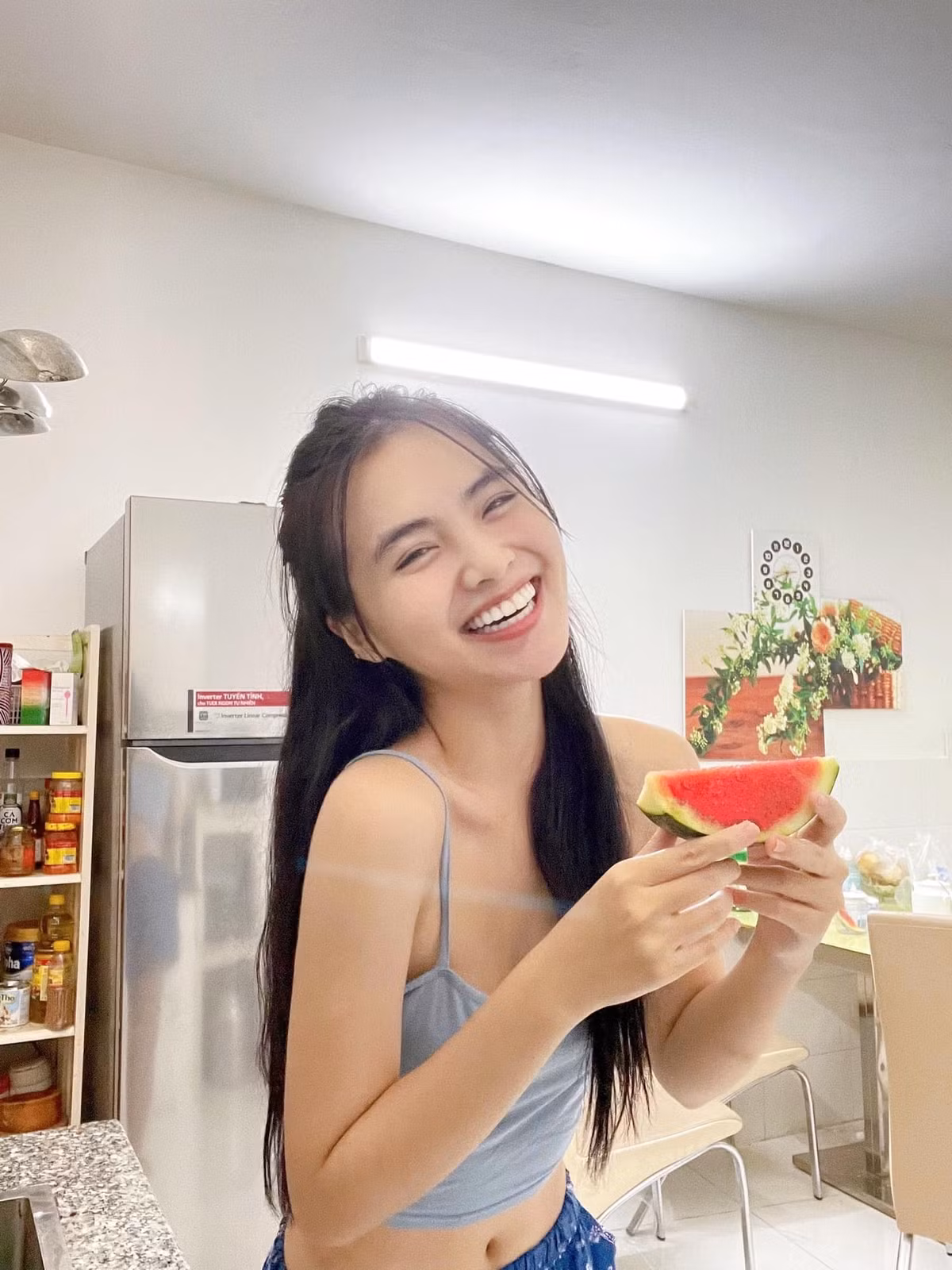 Vừa đăng ký dự thi ảnh online của Hoa hậu Hoàn vũ Việt Nam, hot girl Nguyễn Hoàng Vi đến từ TP Hồ Chí Minh đã gây chú ý về nhan sắc.
