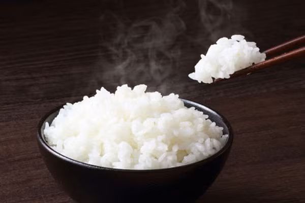 Khi bạn thấy thèm một số món có tinh bột như cơm, mì,...thì đây là dấu hiệu cho thấy cơ thể bạn đang cần một lượng chất bột đường rất lớn. (Nguồn Mediamart)