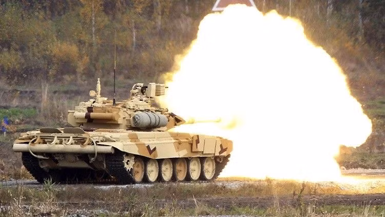 Với hỏa lực pháo chính 125mm, T-90A có khả năng hủy diệt mọi phương tiện bọc thép, mọi công sự kiên cố nhất của phe nổi dậy Syria.
