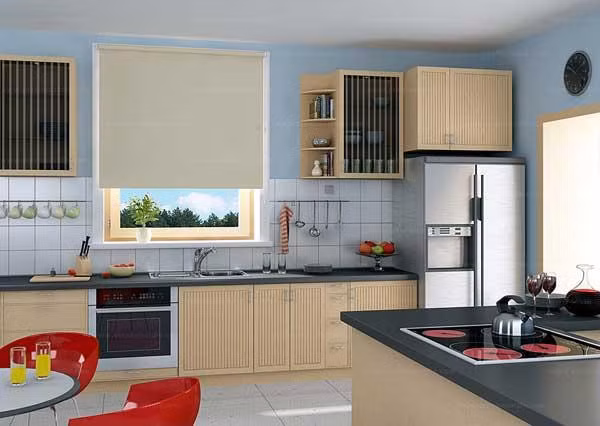 Cách hóa giải: Nếu việc thay đổi vị trí bếp không khả thi, áp dụng nguyên tắc "Tham Sinh Kị Khắc" bằng cách đặt yếu tố thuộc ngũ hành Mộc giữa bếp và các vật thể thuộc Thủy. Có thể sử dụng cây cảnh, đồ vật bằng gỗ hoặc màu xanh lá để tạo sự cân bằng; Mộc sẽ được Thủy nuôi dưỡng và sau đó sinh ra Hỏa, từ đó giảm bớt sự xung khắc giữa Thủy và Hỏa. 