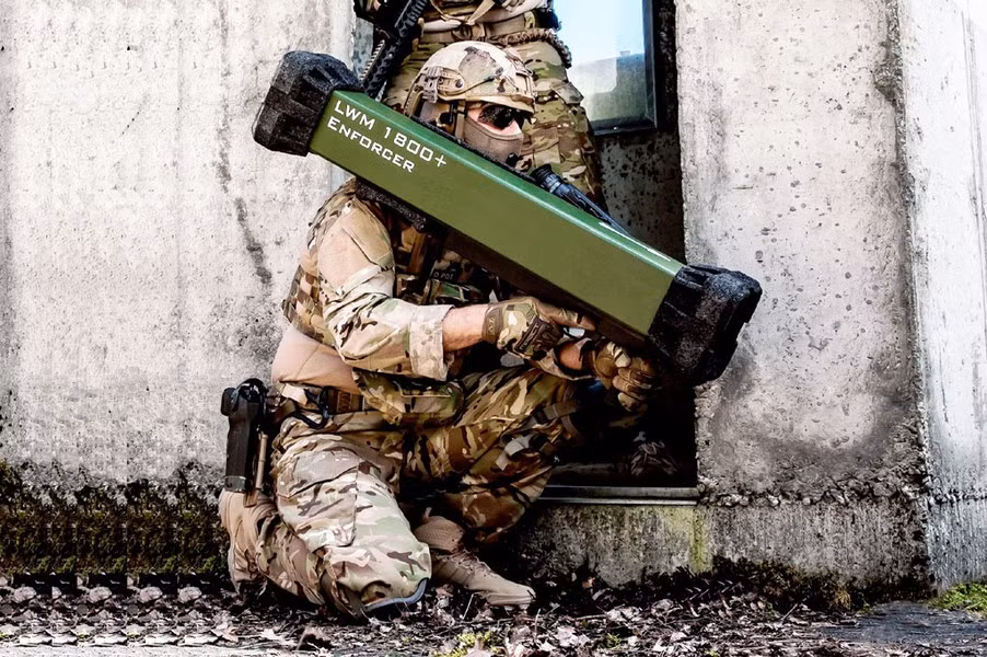 Cần nói thêm, Enforcer là hệ thống tên lửa di động hạng nhẹ được phát triển bởi MBDA, nó được đặt mua từ năm 2019 theo yêu cầu từ Quân đội Đức và bắt đầu cung cấp cho khách hàng nước ngoài.