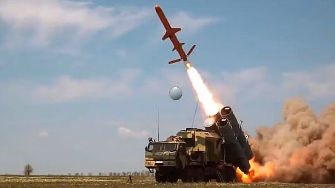 Cuộc tấn công này đã nói rõ ràng rằng tên lửa Neptune của Ukraine đã trải qua quá trình hiện đại hóa và không chỉ tăng tầm bắn lên ít nhất 400 km mà quả đạn đã có hệ thống dẫn đường mới, giúp nó giờ đây tấn công được cả những tàu đang neo đậu. 