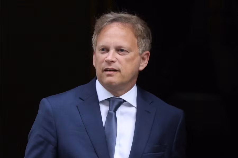 "Chỉ cần đạt mức khoảng 70% rồi triển khai luôn, sau đó tiếp tục phát triển", ông Grant Shapps cho biết thêm.