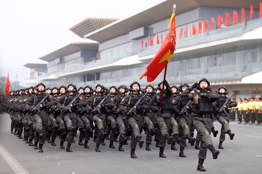 Ngắm những bóng hồng bản lĩnh của lực lượng Cảnh sát cơ động Ngam nhung bong hong ban linh cua luc luong Canh sat co dong