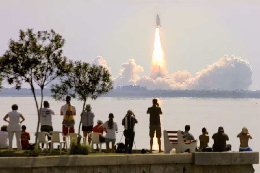 Theo một bài báo trên Space Daily năm 2010, Boeing X-37B đang được sử dụng làm vệ tinh do thám hoặc vận chuyển vũ khí từ không gian. Có tin đồn cho rằng X-37B còn được dùng để phá hoại tàu vũ trụ của các nước khác.