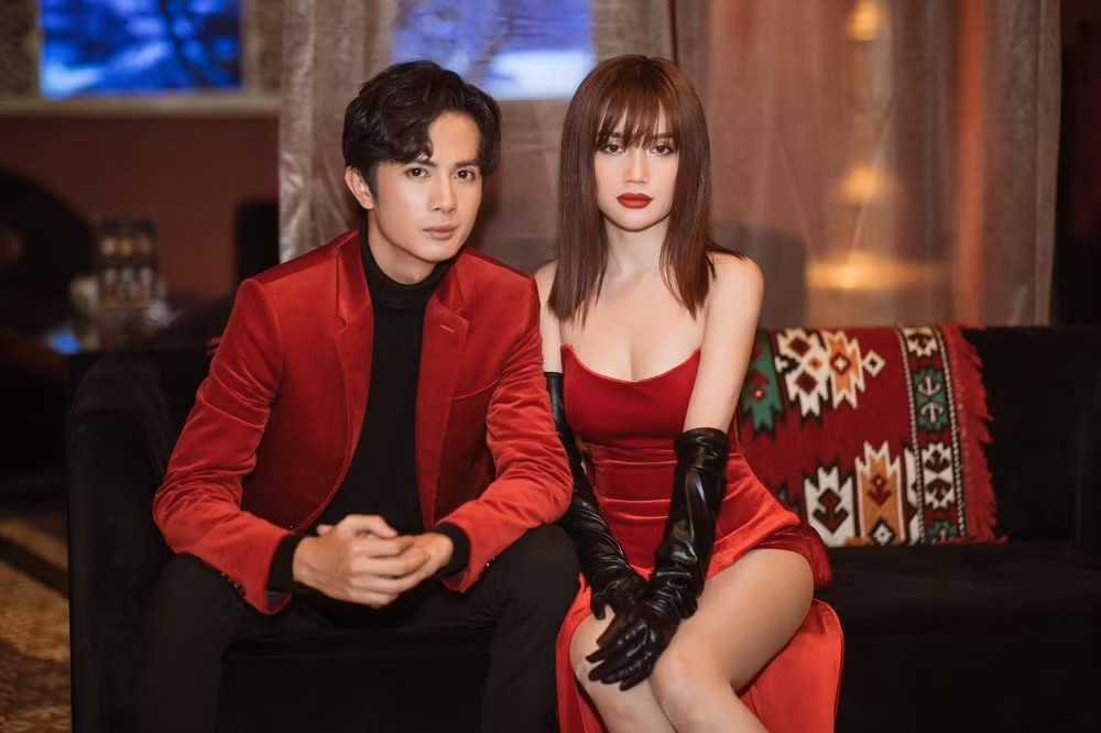 Sau khi chia tay Huỳnh Phương, Sĩ Thanh thường xuyên xuất hiện với phong cách ăn mặc gợi cảm khoe nhan sắc rạng rỡ ở tuổi 34.