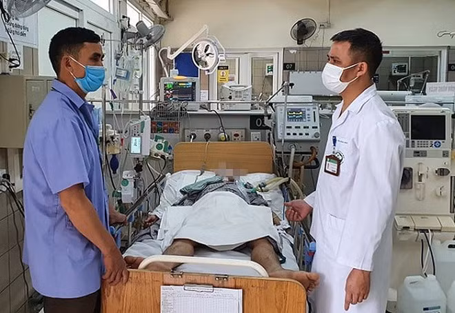 Nam thanh niên nguy kịch do rượu thịt chó: Methanol tàn phá cơ thể ra sao? Nam thanh nien nguy kich do ruou thit cho: Methanol tan pha co the ra sao?
