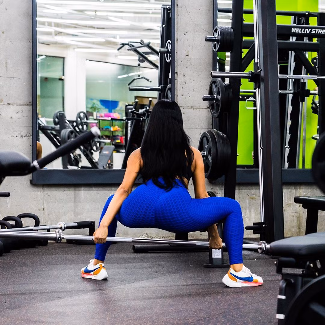 Tập tạ giúp bạn đốt cháy được nhiều calo đồng thời rèn luyện sức mạnh, tăng cường sức khỏe và tăng cơ bắp.