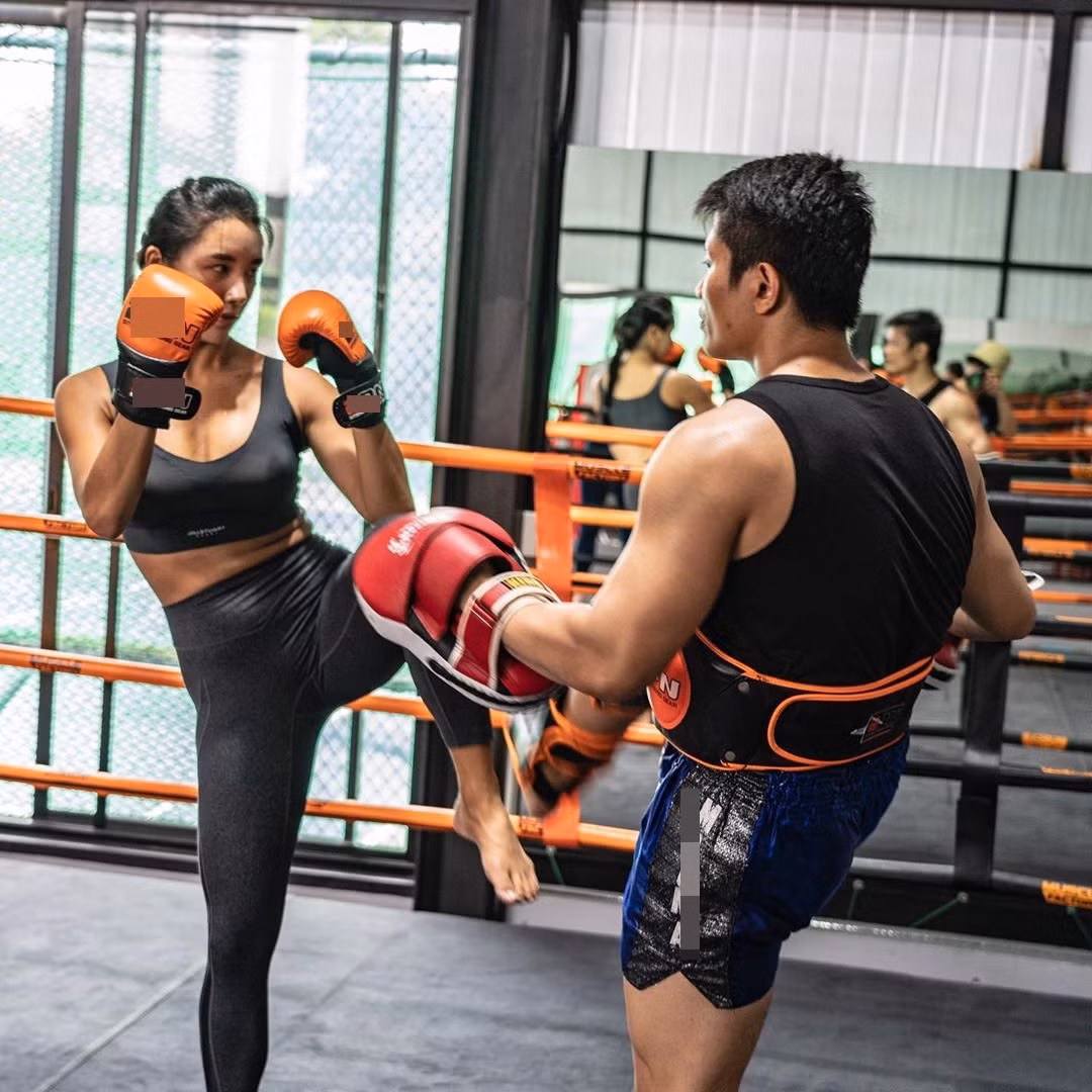 Areum Jung tập cả boxing. Tập boxing không có nghĩ là bạn chỉ sử dụng tay mà đòi hỏi toàn bộ cơ thể phải vận động, phối hợp một cách nhịp nhàng nhằm ra đòn nhanh, mạnh, động tác dứt khoát. Khi tập boxing , lượng calo dư thừa sẽ được đốt cháy hiệu quả đồng thời giúp bạn giải tỏa căng thẳng.