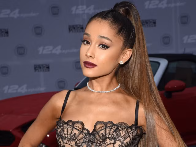 Thời điểm quyết định từ bỏ thịt động vật, phomai... Ariana đã viết trên Twitter rằng: "Tôi đã ăn thực phẩm hữu cơ từ ngày nhỏ và luôn giữ lượng thịt ở mức tối thiểu nhưng hôm nay là ngày đánh dấu tôi ăn chay 100%".