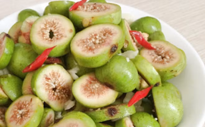 Sung: Trong sung có chứa rất nhiều chất xơ, giúp cơ thể tiêu hóa tốt. Bên cạnh đó, canxi có nhiều trong quả sung giúp hệ xương của bạn chắc hơn và bạn có thể ăn nhiều sung mà không sợ béo do quả sung chứa ít calo.