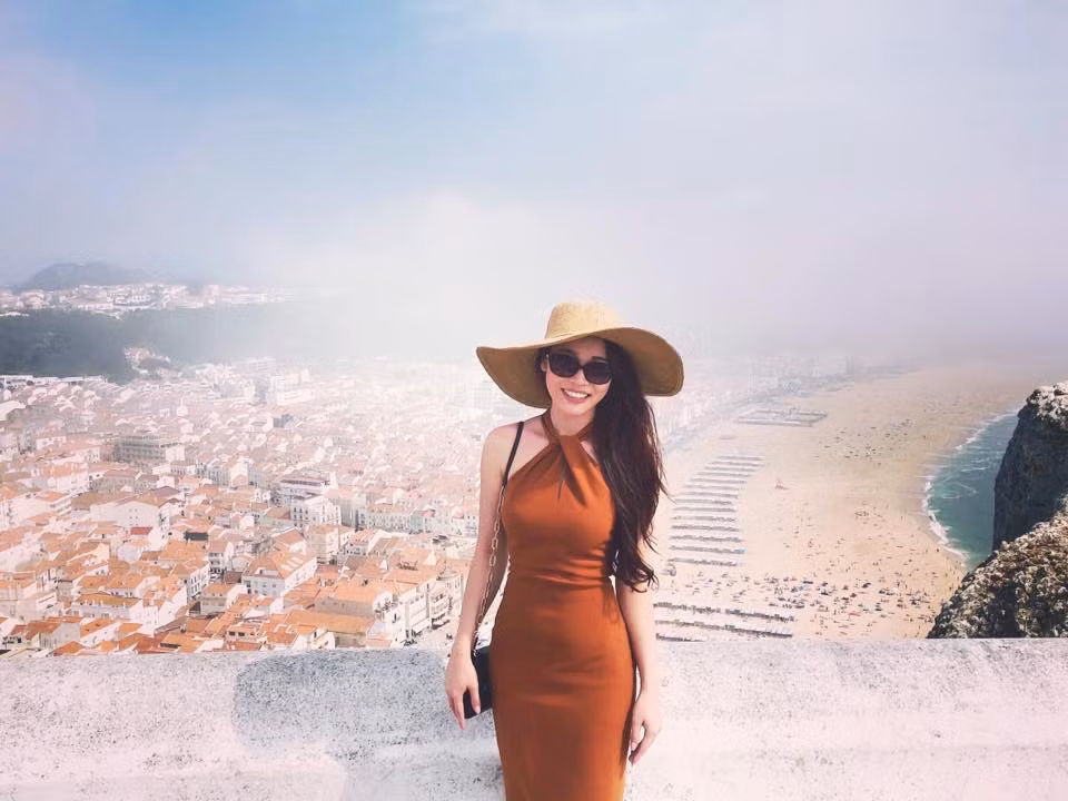 Á hậu Nguyễn Thu Trang không chỉ xinh đẹp, thông minh mà còn có lối sống khoa học và lành mạnh. Bên cạnh công việc, cô dành nhiều thời gian chăm sóc gia đình, trồng rau, nấu nướng.