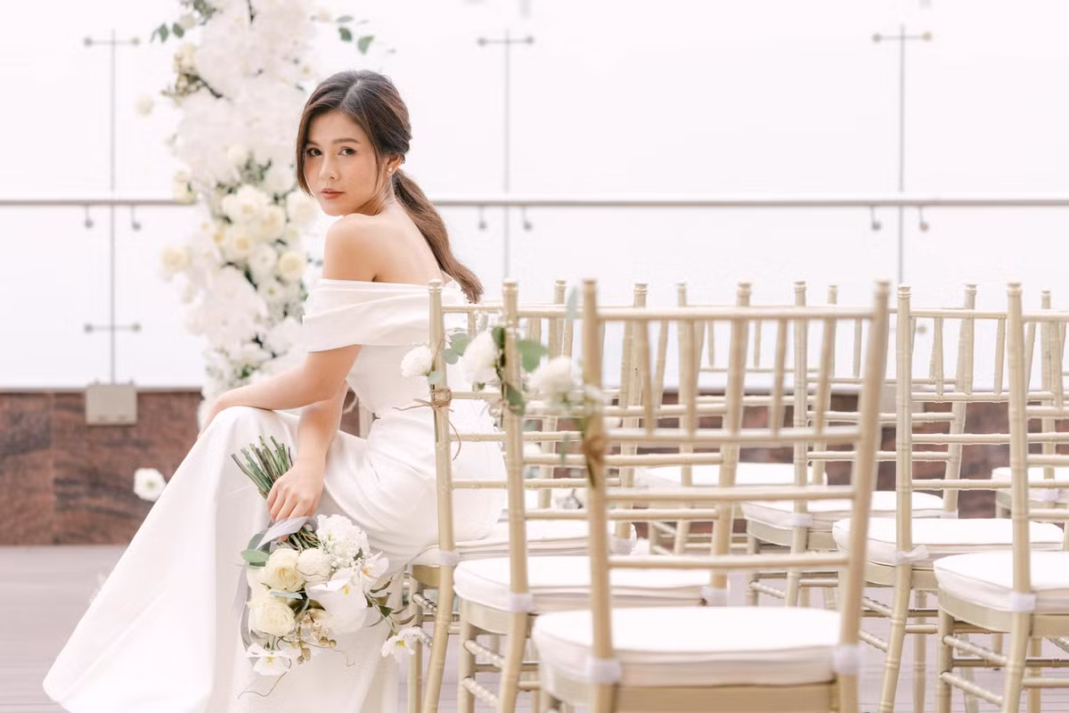 Ngoài đời, Thu Hoài sở hữu một gương mặt xinh đẹp và thân hình gợi cảm không thua kém gì một người mẫu. Để giữ được vóc dáng thon thả, MC Thu Hoài rất chăm tập golf.
