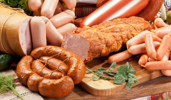  Thịt chế biến: Tiêu thụ các món ăn làm từ thịt chế biến, ngay trước khi “lâm trận” cũng có thể hạ thấp mức testosterone ở người và gây mất ngủ.