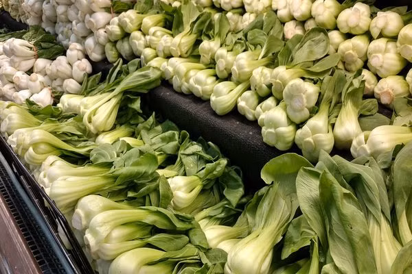 9. Cải chíp có hàm lượng oxalat thấp và nhiều canxi. Chúng rất ngon và có thể được thêm vào các món cà ri và súp khác nhau. Loại rau này có thể giúp ngăn ngừa sỏi thận bằng cách giảm sự hấp thụ axit oxalic trong ruột.
