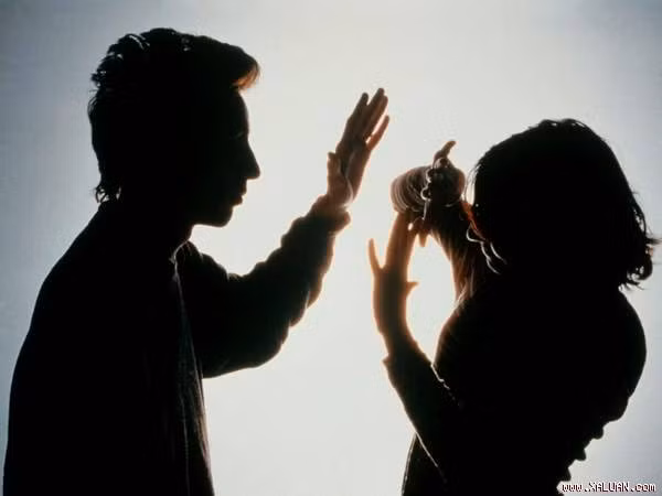 “Quý ông” Quảng Bình bạo hành vợ 11 năm: Sao cô vợ không “đánh trả”? - Hình 2 “Quy ong” Quang Binh bao hanh vo 11 nam: Sao co vo khong “danh tra”?-Hinh-2