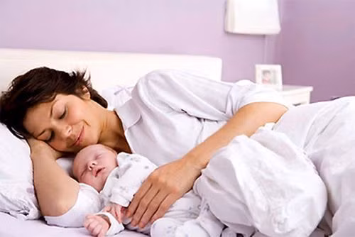 Nếu sản phụ sinh thường, bạn cũng có thể bị nhiễm trùng ở vết rách hoặc vết rạch tầng sinh môn, tuy đây là những trường hợp không thường gặp.