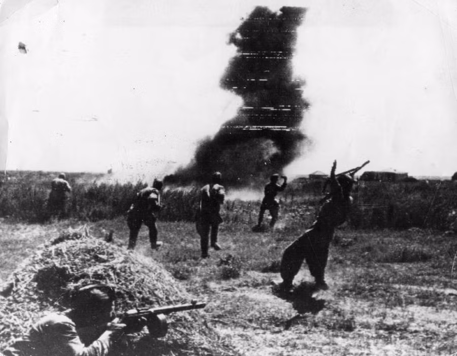 Binh sĩ Liên Xô có cuộc chạm trán ác liệt với lực lượng phát xít Đức ở Stalingrad.