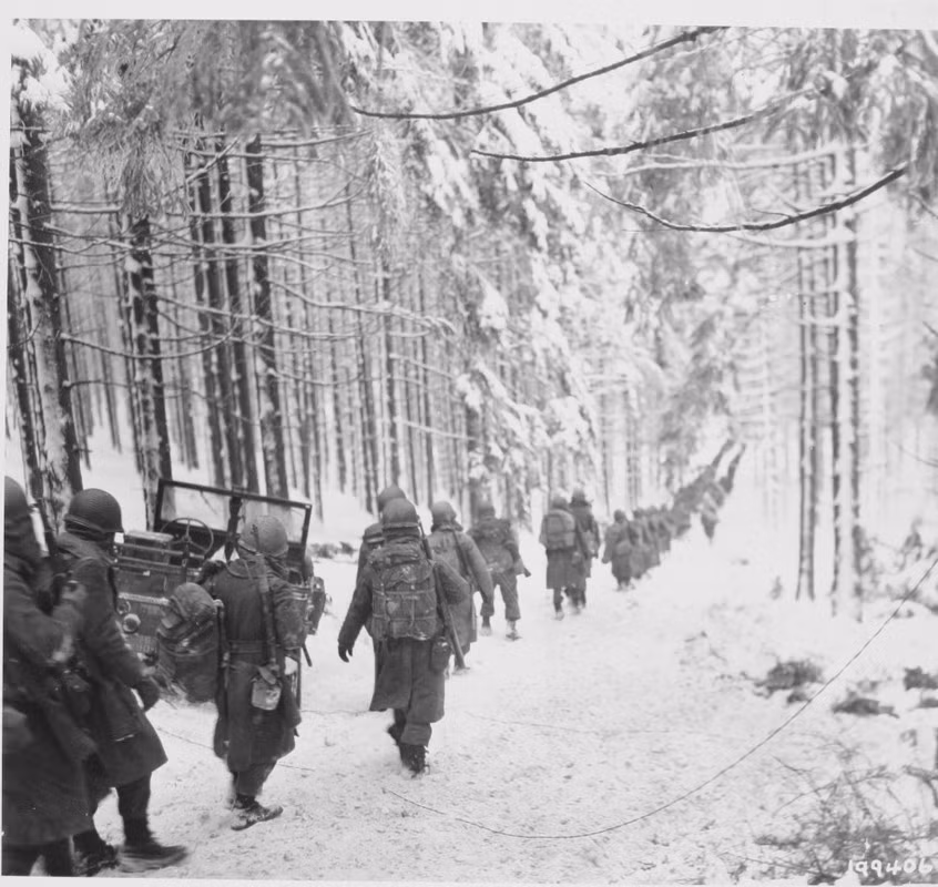Sau khi quân Đồng minh giành được thắng lợi lớn trong cuộc đổ bộ Normandy vào cuối năm 1944, lực lượng phát xít Đức từng bước bị đánh bại ở một số nước châu Âu.