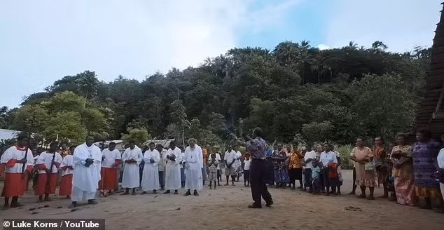 John Mark sinh ra ở Utupua nhưng rời quê đã lâu và đang muốn về nhà. Trên đường trở về quê nhà, anh đã gặp Luke. Cả hai đã cùng nhau thuê một chiếc tàu nhỏ để đến đảo Utupua.