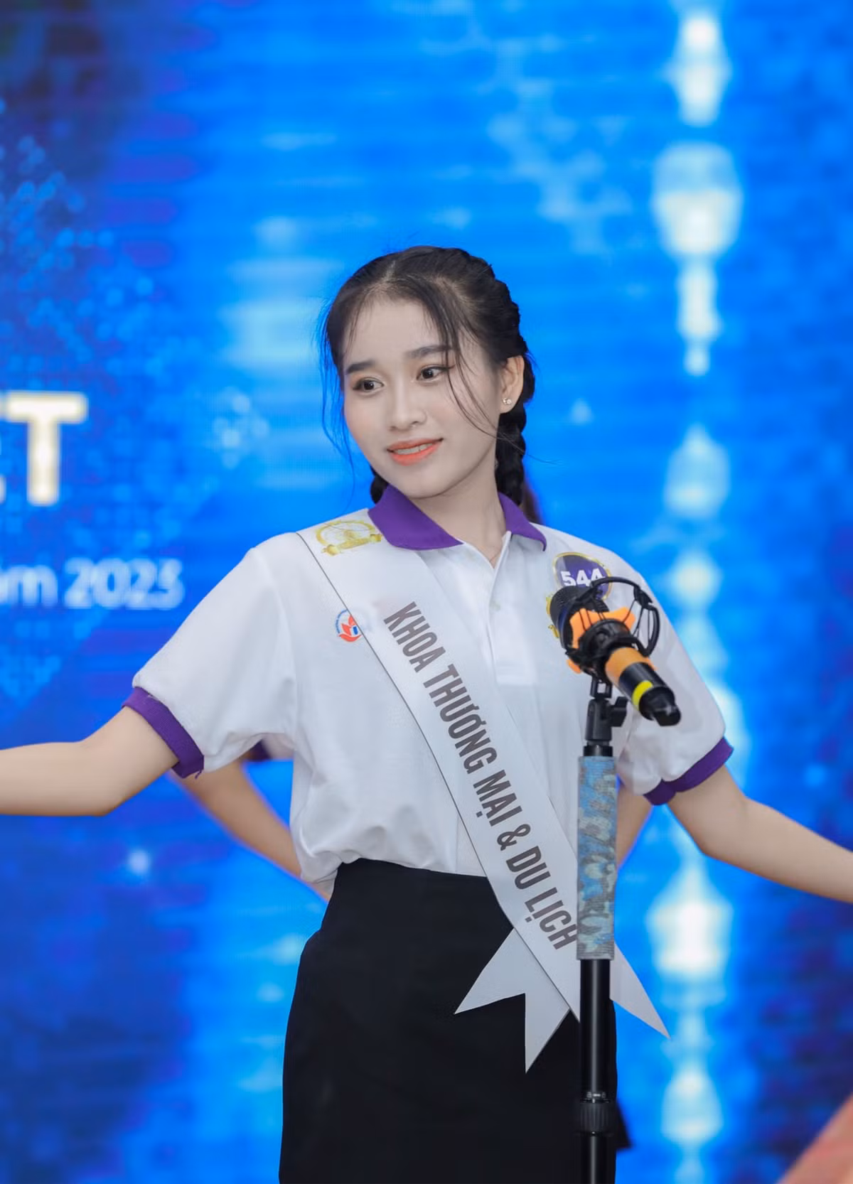 Bích Thủy năng động, thân thiện và tích cực tham gia nhiều hoạt động ở trường. Người đẹp hay làm từ thiện trong đó có việc hiến máu. Cô quan điểm: "Mỗi giọt máu cho đi là một cuộc đời ở lại".