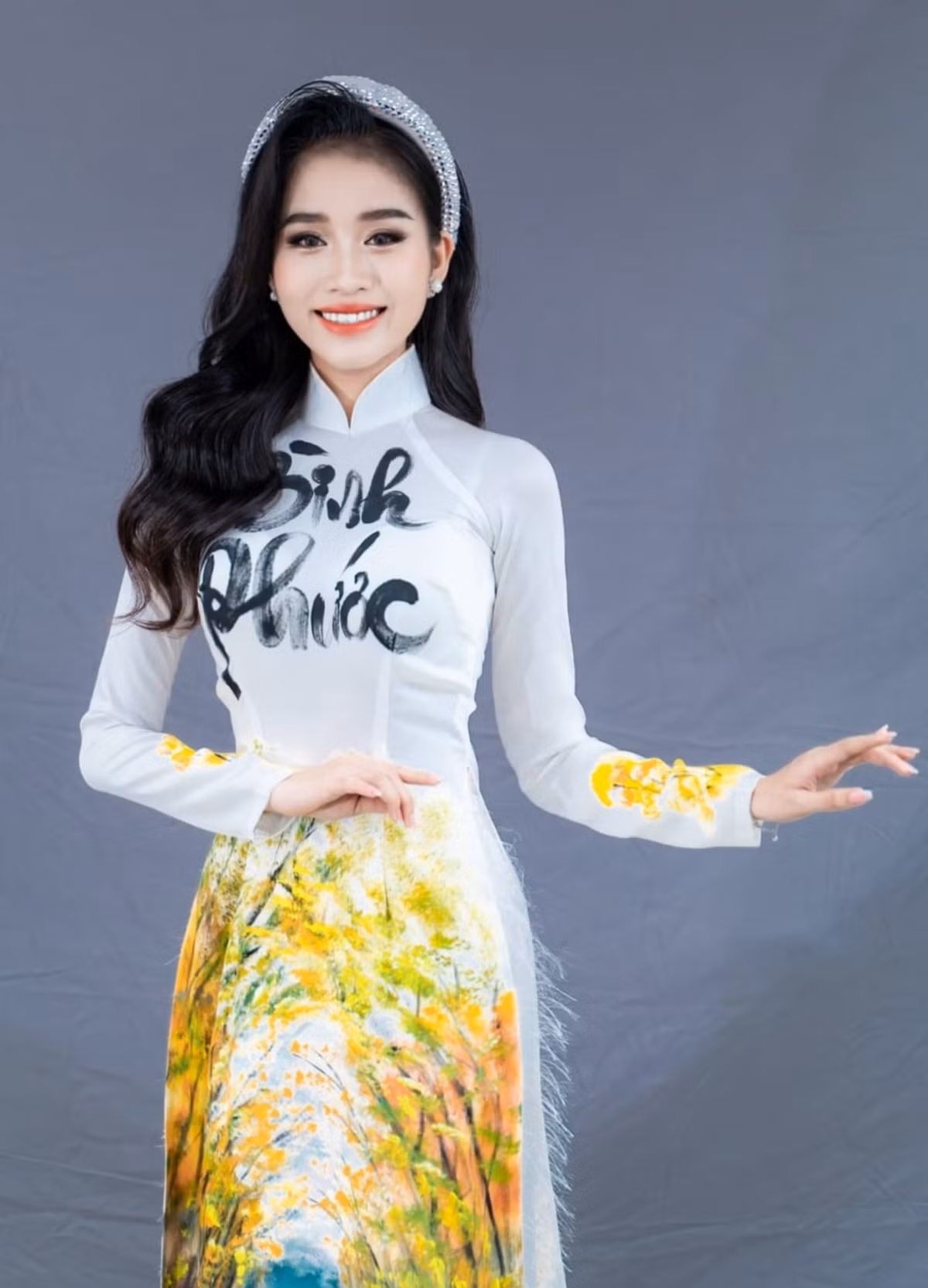 Chia sẻ với VietNamNet, Bích Thủy cho biết lý do đến với cuộc thi vì ngưỡng mộ và được truyền cảm hứng từ hoa hậu Lương Thùy Linh. Cô mong muốn mang tấm lòng chân thành và tinh thần tương thân tương ái để lan tỏa những điều tốt đẹp đến với cộng đồng.