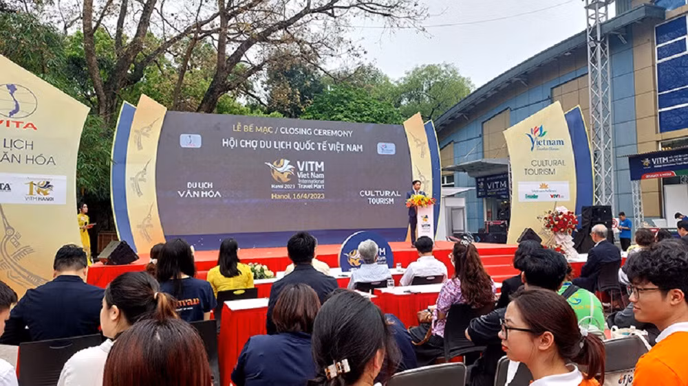 VITM Hà Nội 2023: Hơn 60.000 DN và khách tham quan mua sắm - Hình 2 VITM Ha Noi 2023: Hon 60.000 DN va khach tham quan mua sam-Hinh-2