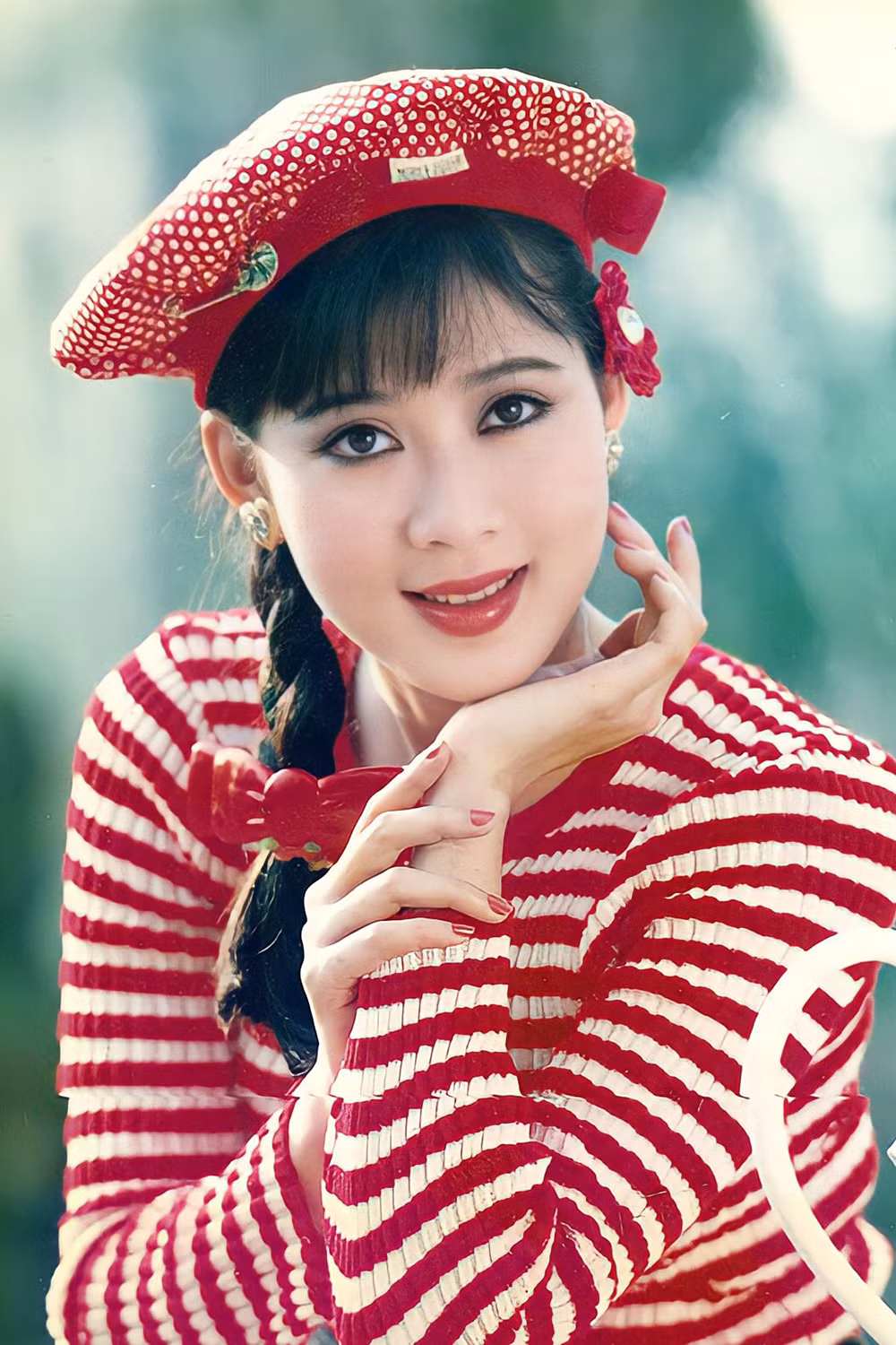 Cuộc sống trái ngược của Diễm Hương - Việt Trinh ở tuổi ngoài 50 Cuoc song trai nguoc cua Diem Huong - Viet Trinh o tuoi ngoai 50